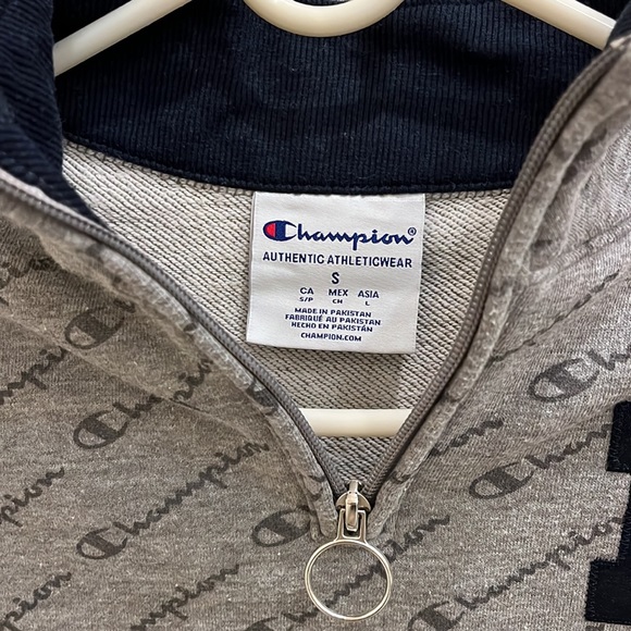 Champion women’s gray 1/4 zip pullover cropped sweatshirt. Size small - Picture 3 of 3